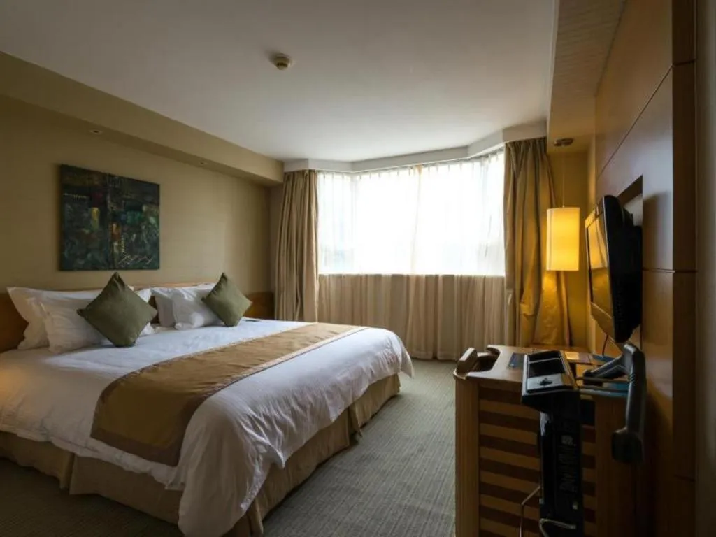 Bed in Jinglun Hotel