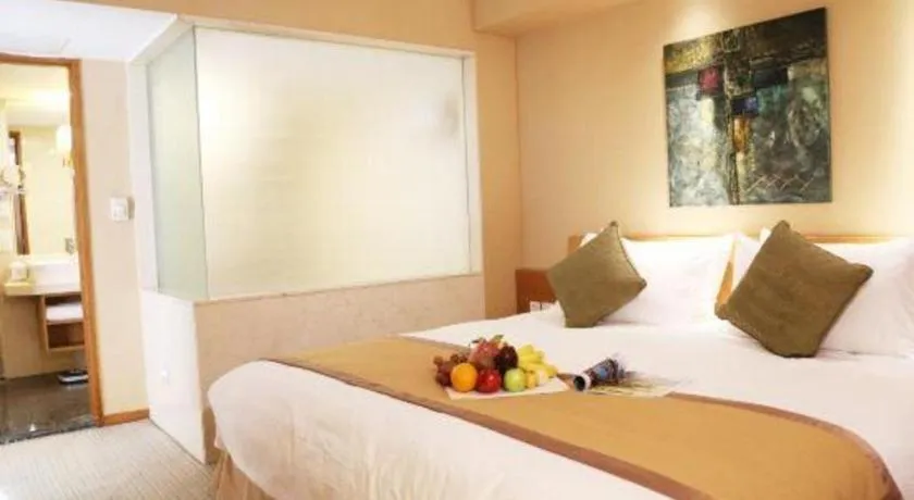 Bed in Jinglun Hotel