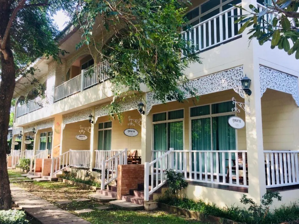 Ruen Maihom Riverside Cottage