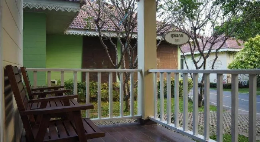 Ruen Maihom Riverside Cottage