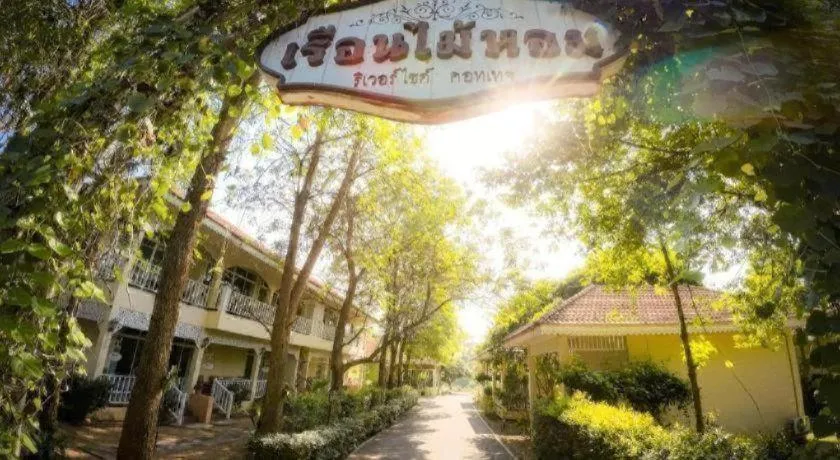 Ruen Maihom Riverside Cottage