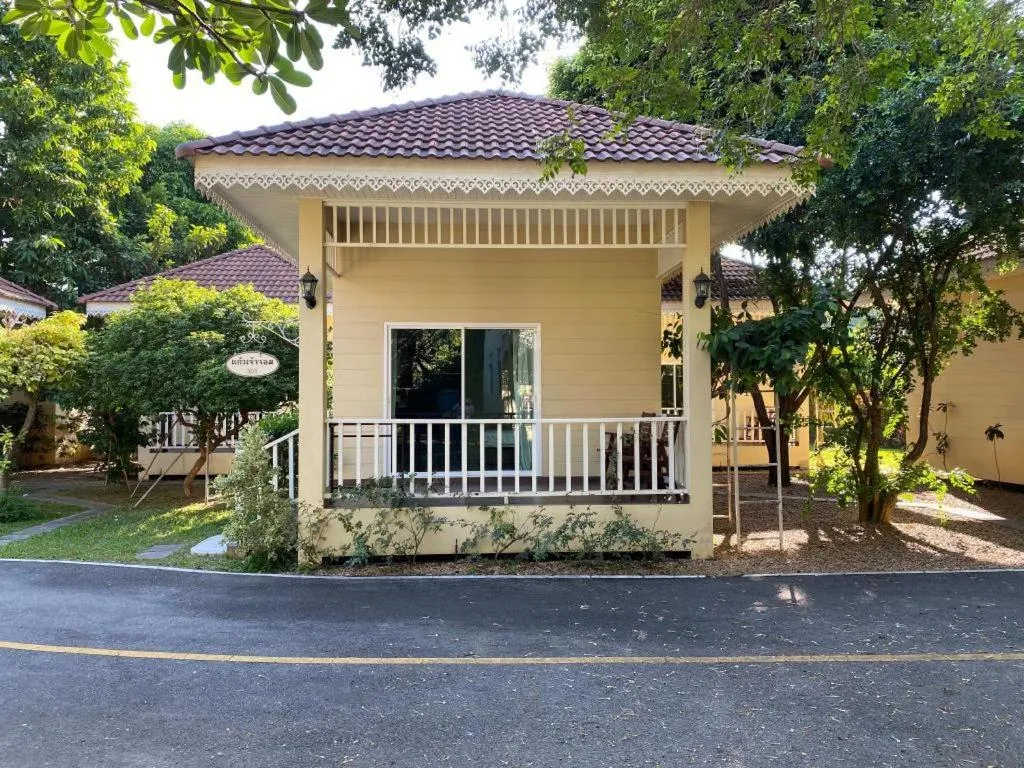 Ruen Maihom Riverside Cottage