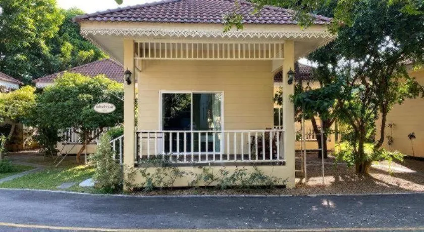 Ruen Maihom Riverside Cottage