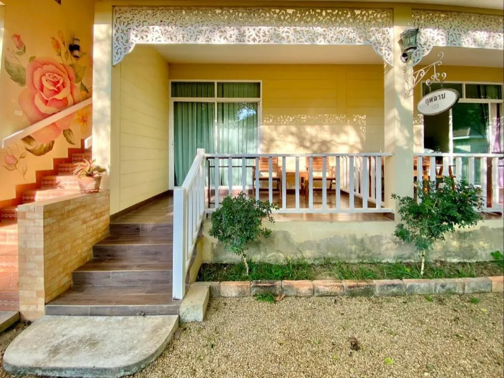 Ruen Maihom Riverside Cottage