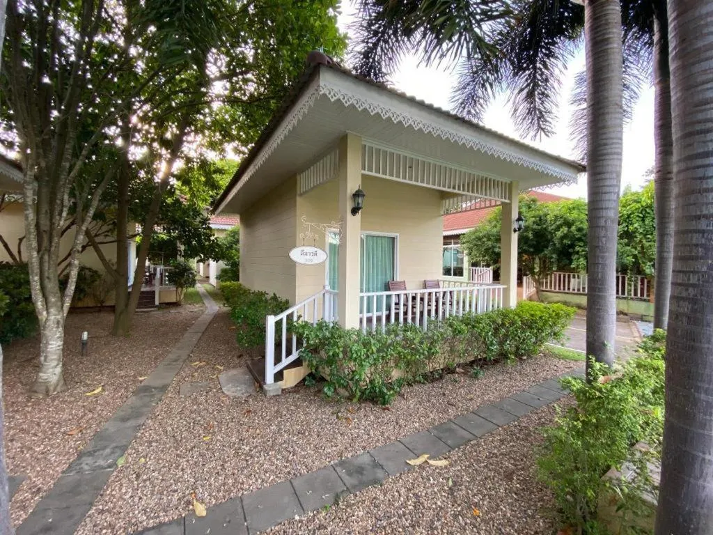 Ruen Maihom Riverside Cottage