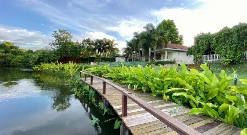 Ruen Maihom Riverside Cottage