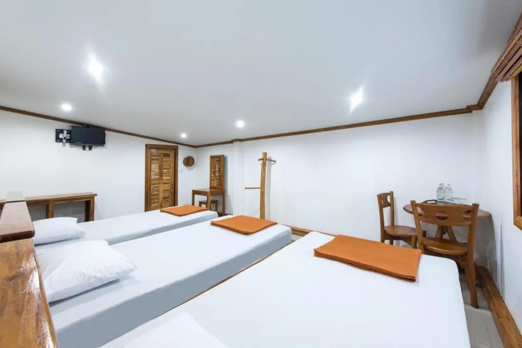 Bed in Thongphaphum Place