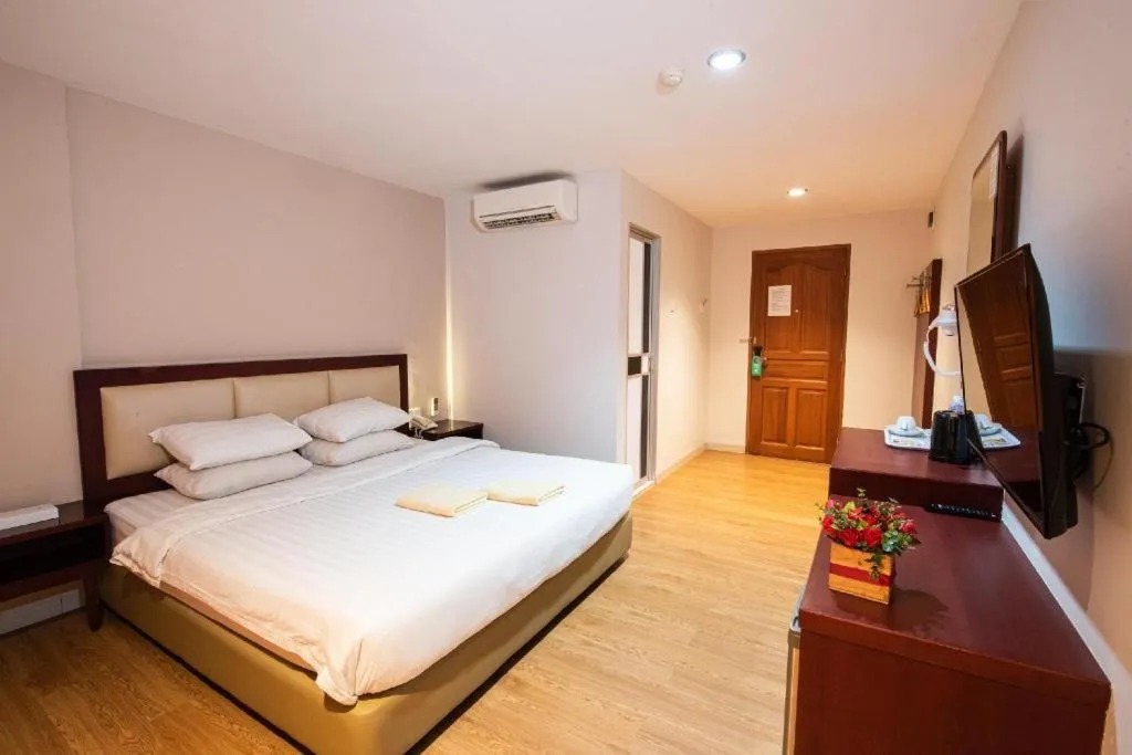 Bed in Lovina Inn Penuin Hotel