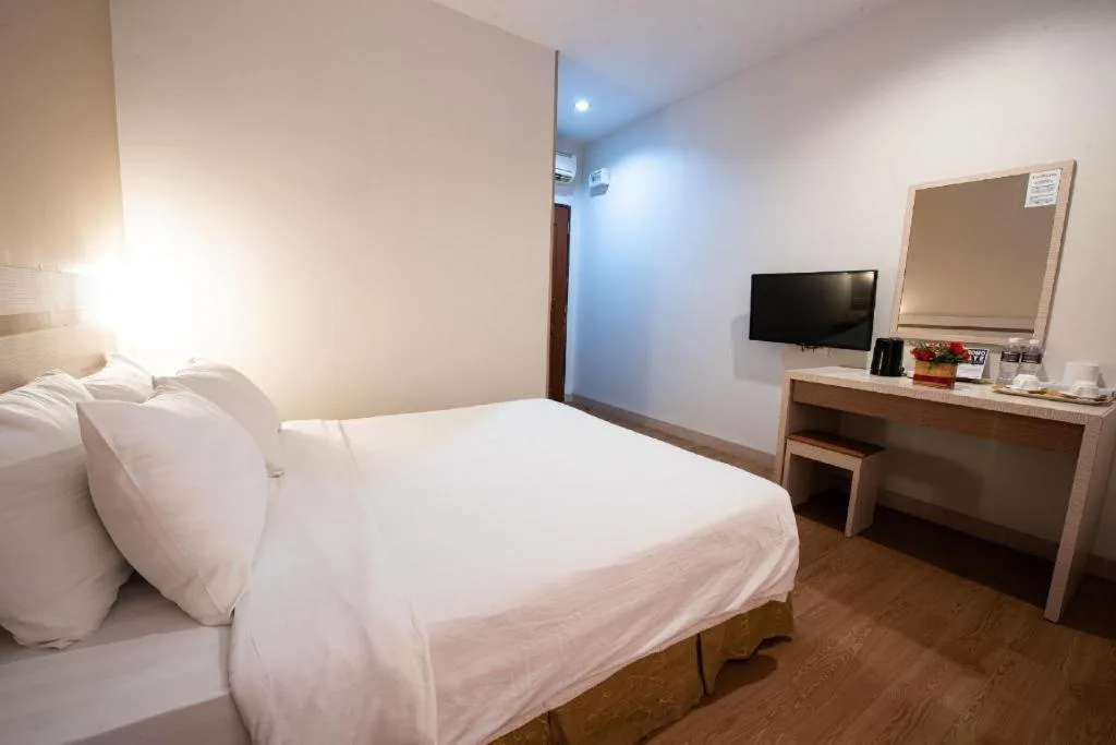 Bed in Lovina Inn Penuin Hotel