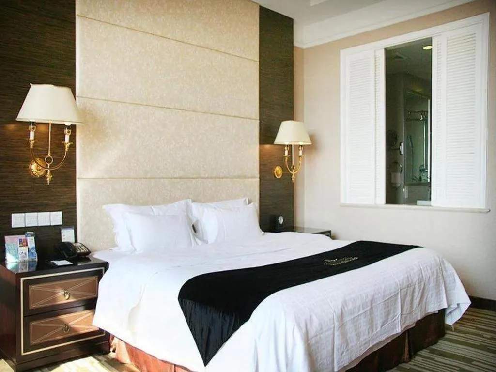 Bed in Qingdao Danube International Hotel