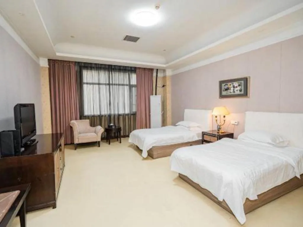 Bed in Qingdao Danube International Hotel