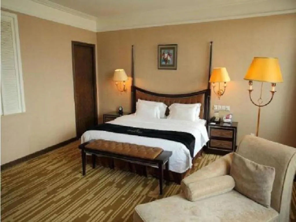 Bed in Qingdao Danube International Hotel