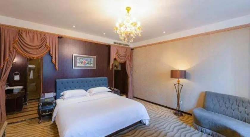 Bed in Qingdao Danube International Hotel