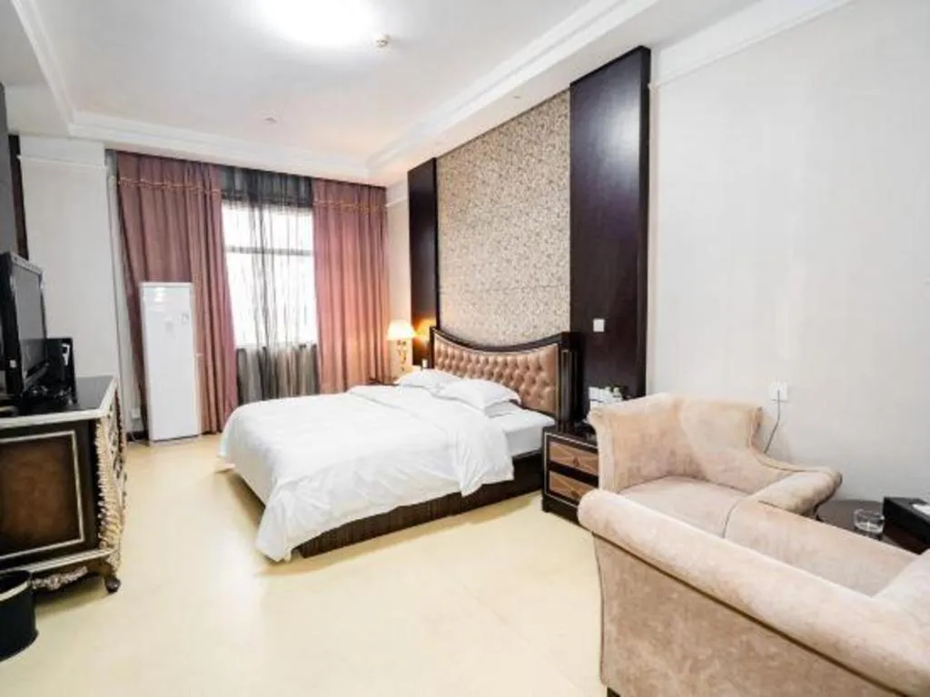 Bed in Qingdao Danube International Hotel