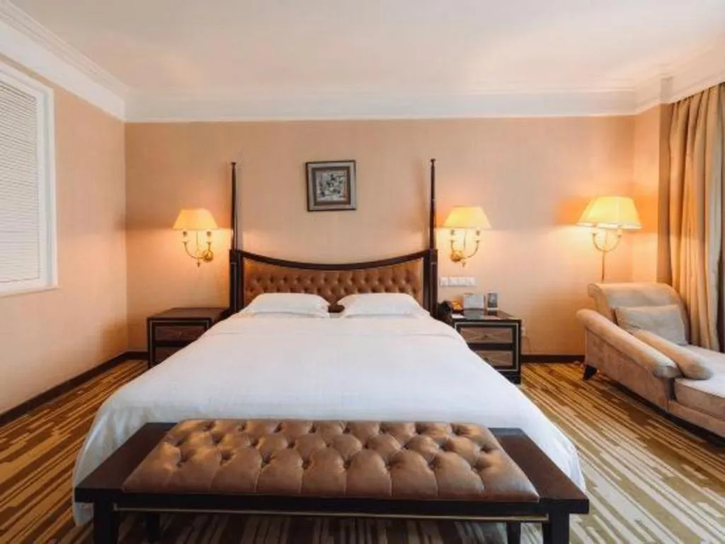 Bed in Qingdao Danube International Hotel