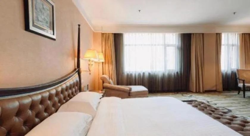 Bed in Qingdao Danube International Hotel