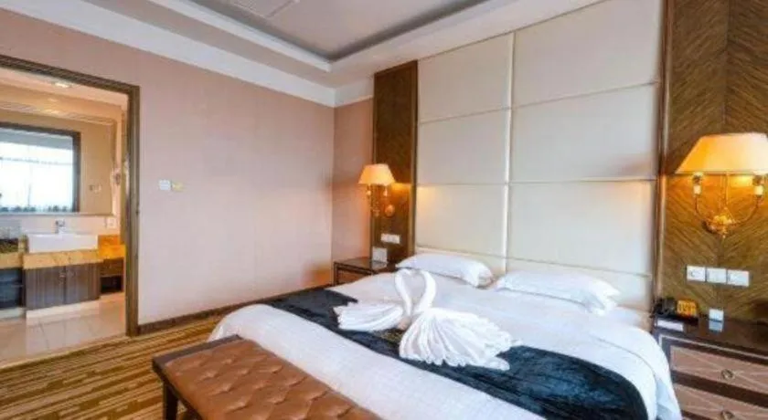 Bed in Qingdao Danube International Hotel