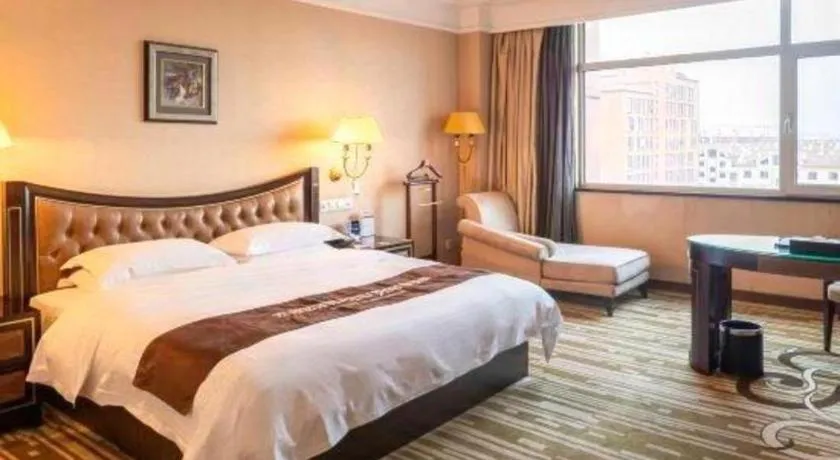 Bed in Qingdao Danube International Hotel