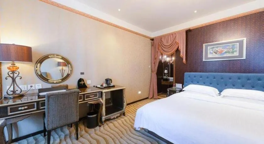 Bed in Qingdao Danube International Hotel