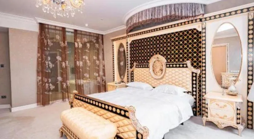 Bed in Qingdao Danube International Hotel