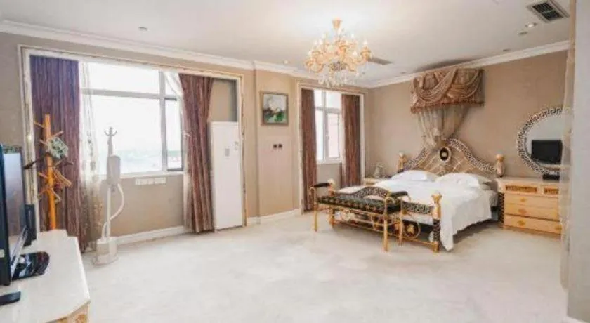 Bed in Qingdao Danube International Hotel