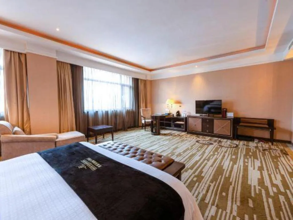 Bed in Qingdao Danube International Hotel