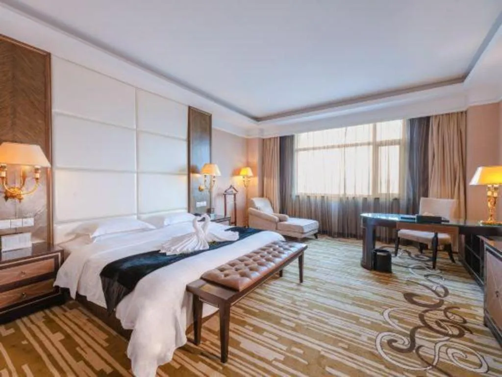 Bed in Qingdao Danube International Hotel