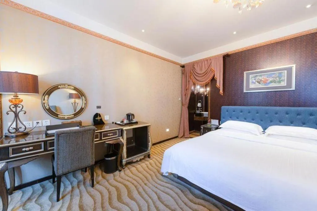 Bed in Qingdao Danube International Hotel