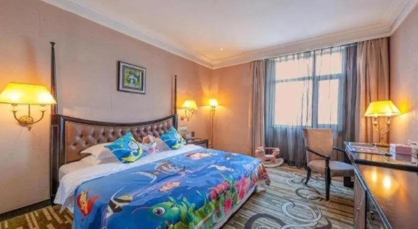 Bed in Qingdao Danube International Hotel