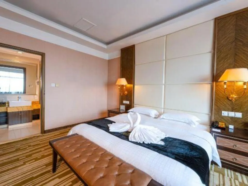 Bed in Qingdao Danube International Hotel