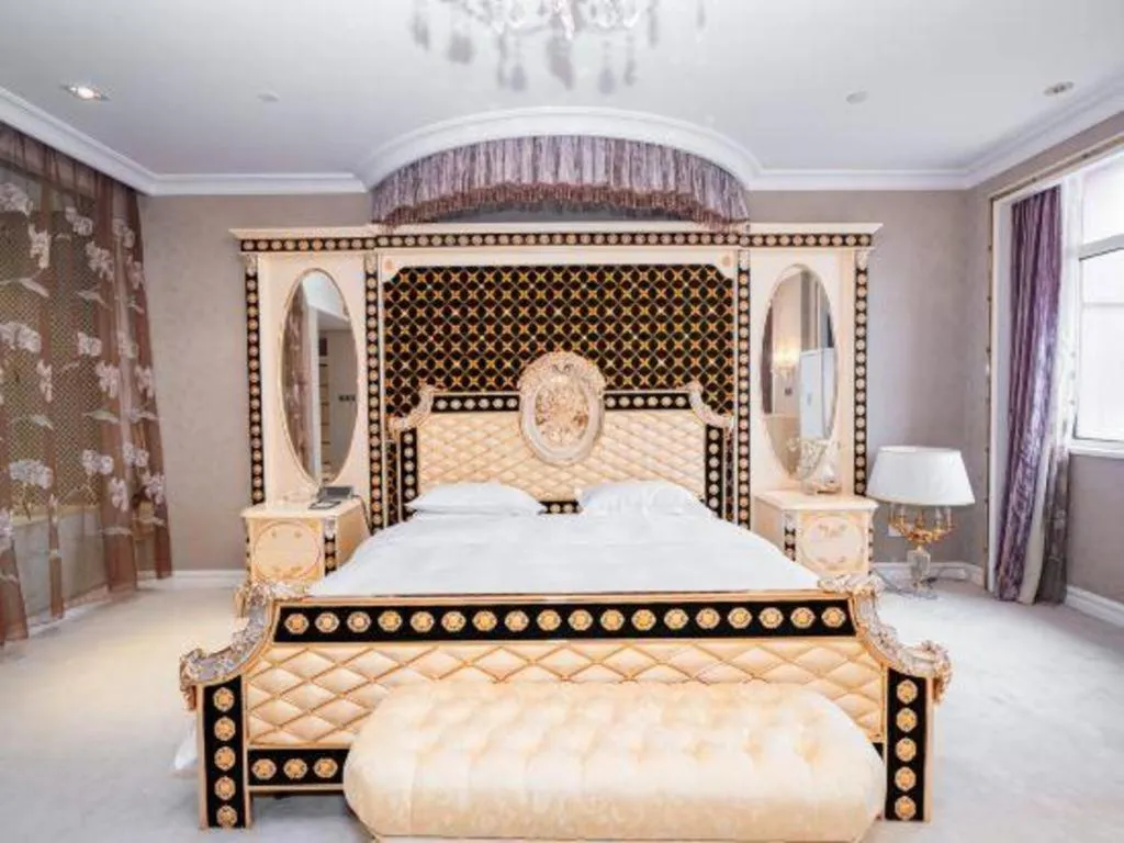 Bed in Qingdao Danube International Hotel