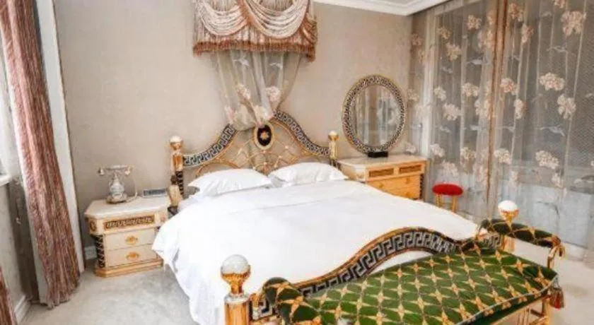 Bed in Qingdao Danube International Hotel