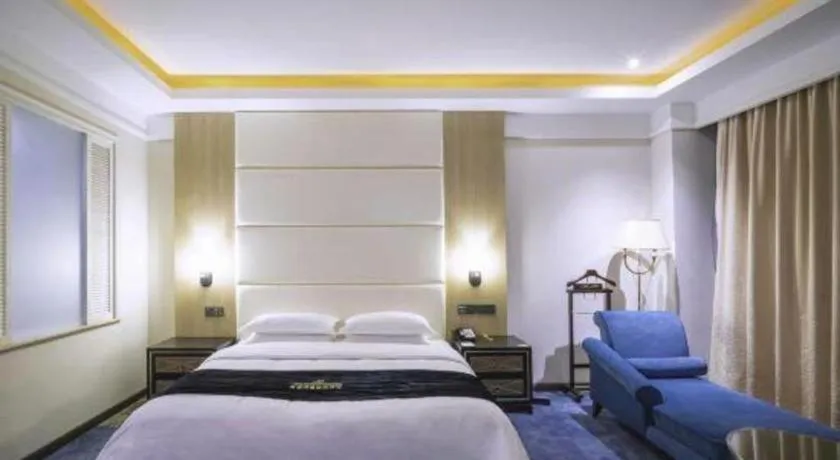 Bed in Qingdao Danube International Hotel