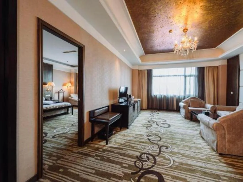 Bed in Qingdao Danube International Hotel