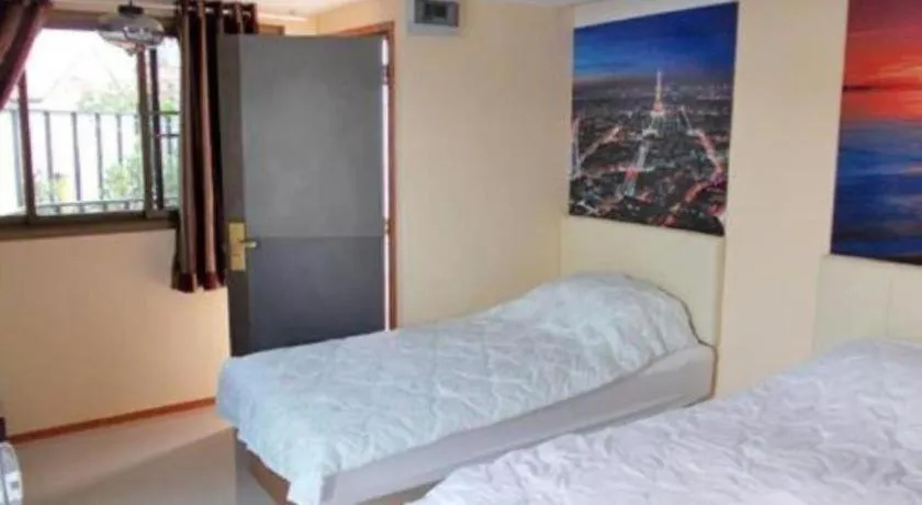 Bed in OYO 271 The Resort Romklao