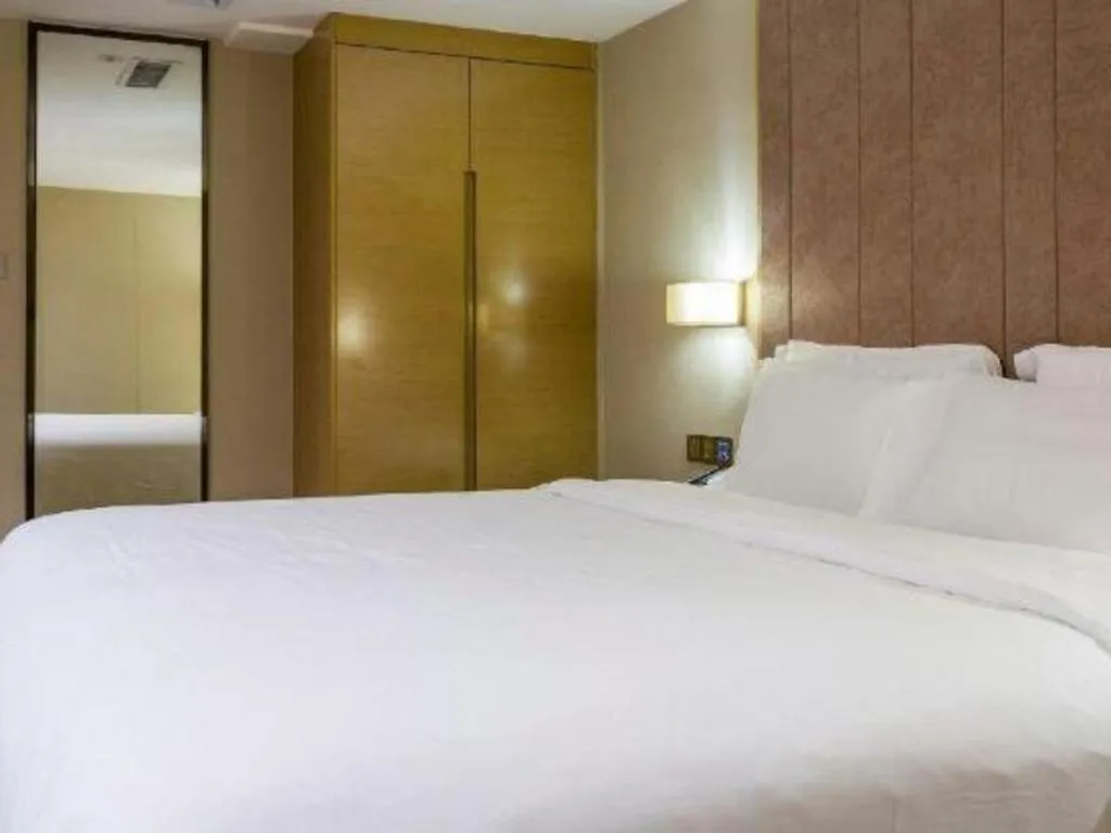 Bed in Lavande Hotel Guangzhou Tianhe Park Metro Station