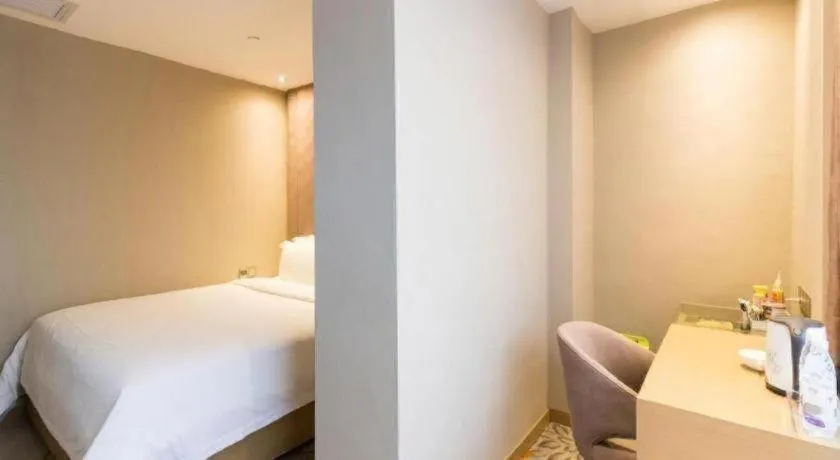 Bed in Lavande Hotel Guangzhou Tianhe Park Metro Station