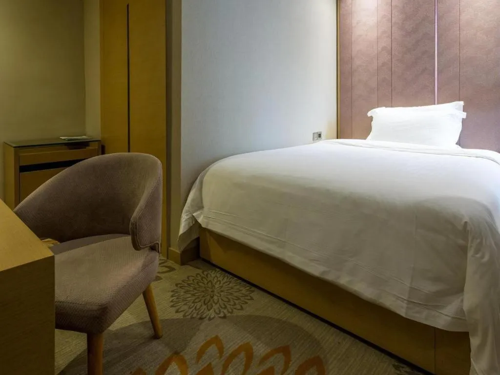 Bed in Lavande Hotel Guangzhou Tianhe Park Metro Station