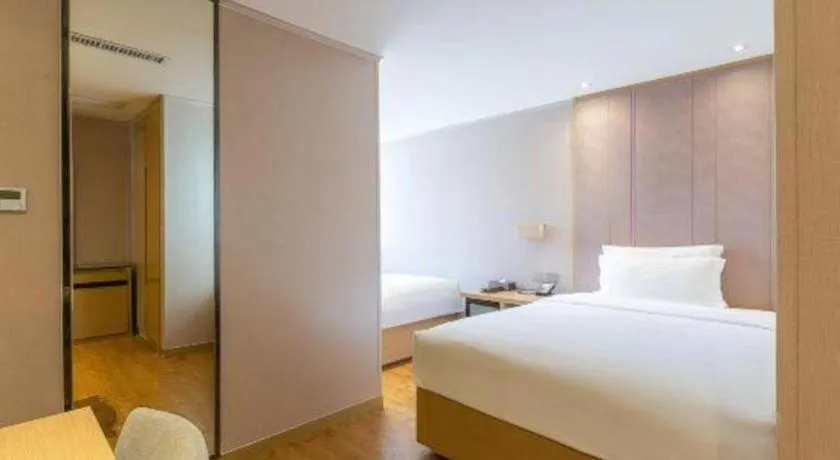 Bed in Lavande Hotel Guangzhou Tianhe Park Metro Station