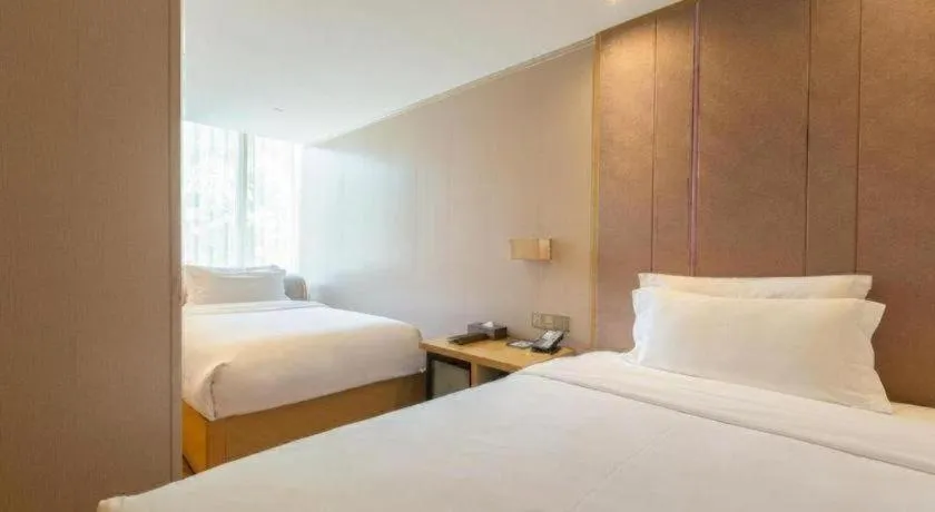 Bed in Lavande Hotel Guangzhou Tianhe Park Metro Station