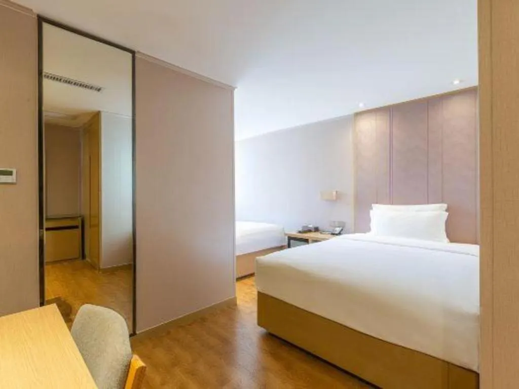 Bed in Lavande Hotel Guangzhou Tianhe Park Metro Station