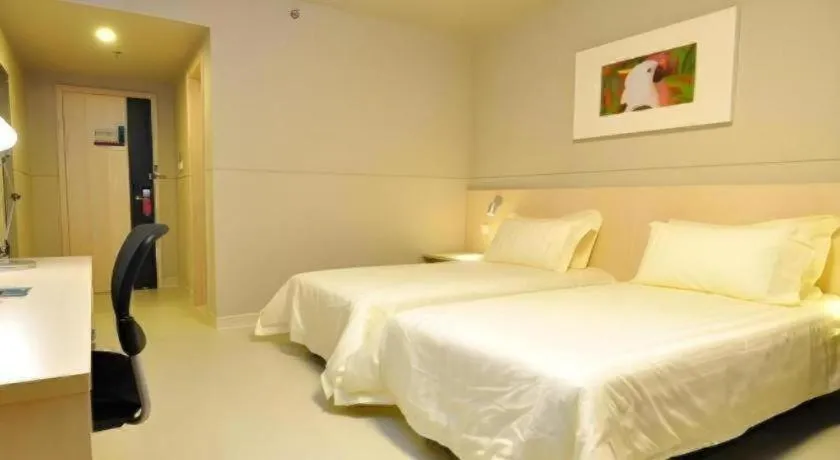 Bed in Jinjiang Inn Kunming Changshui Airport