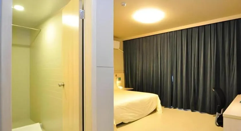 Bed in Jinjiang Inn Kunming Changshui Airport