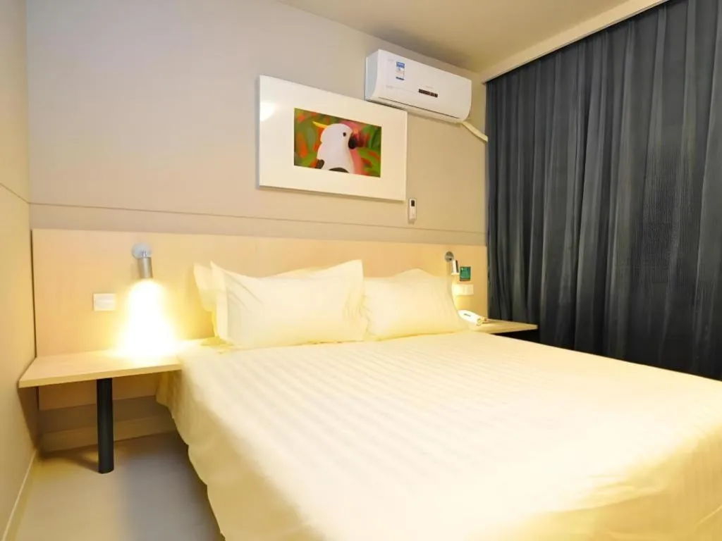 Bed in Jinjiang Inn Kunming Changshui Airport