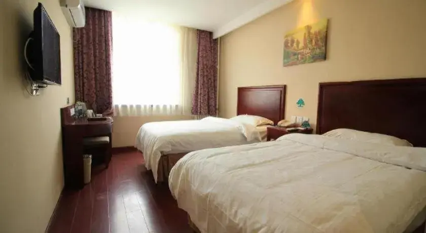 Bed in GreenTree Inn Shandong Yantai Penglai Pavilion Bus station Express Hotel Bed in GreenTree Inn Shandong Yantai Penglai Pavilion Bus station Express Hotel
