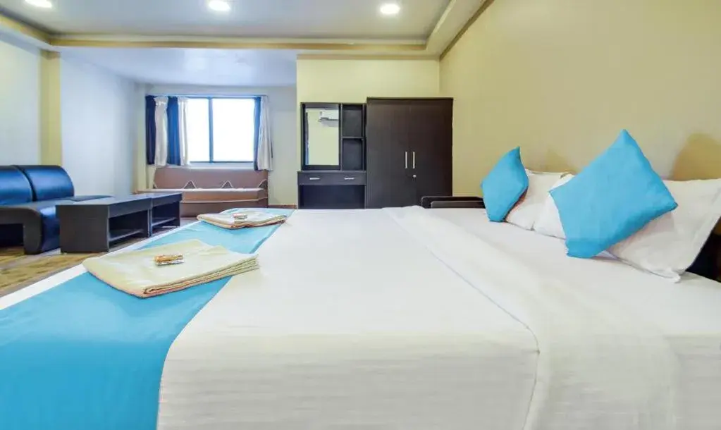 Bed in Hotel Rajdeep Inn Bed in Hotel Rajdeep Inn