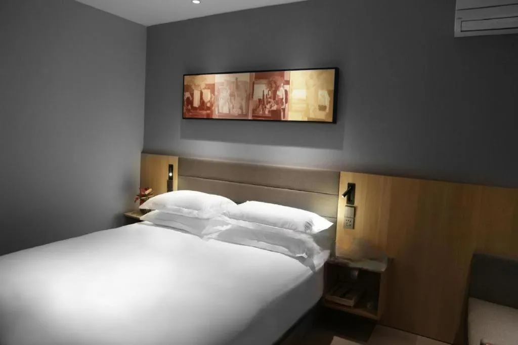 Bed in Jinjiang Inn Taizhou Huangyan Jiufeng Park