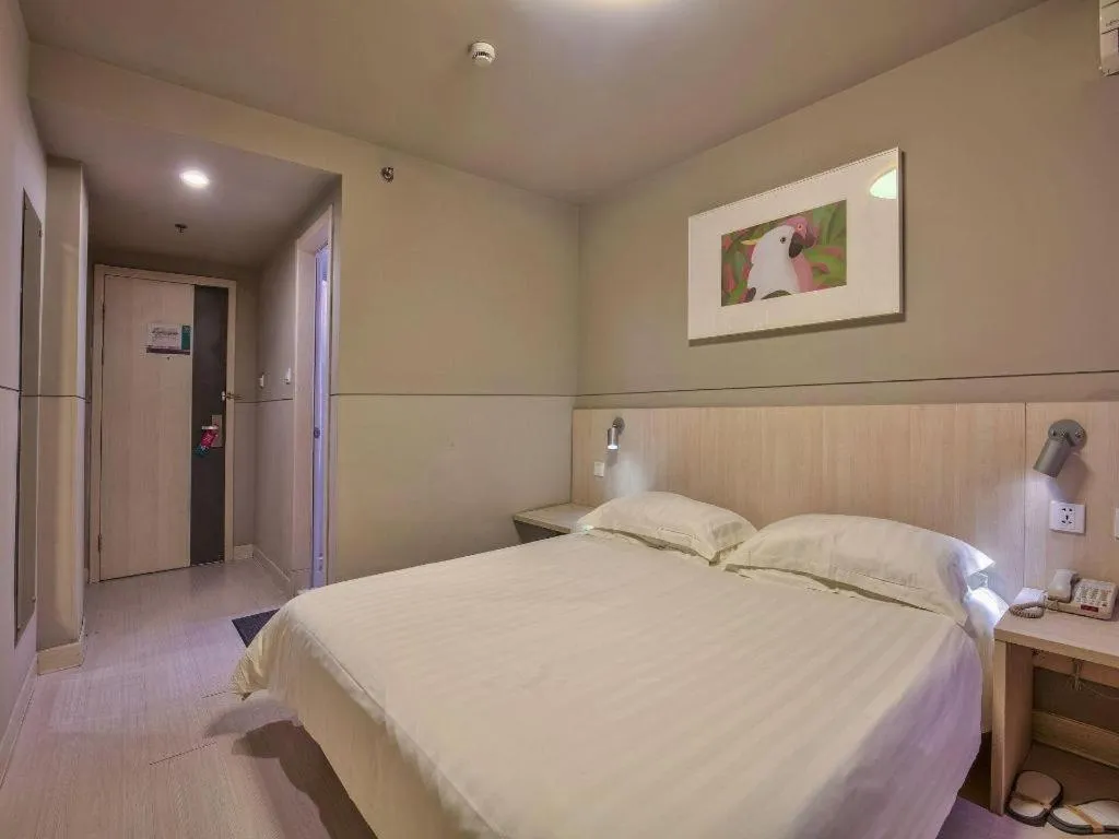 Bed in Jinjiang Inn Taizhou Huangyan Jiufeng Park