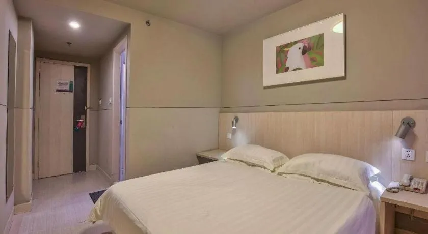 Bed in Jinjiang Inn Taizhou Huangyan Jiufeng Park