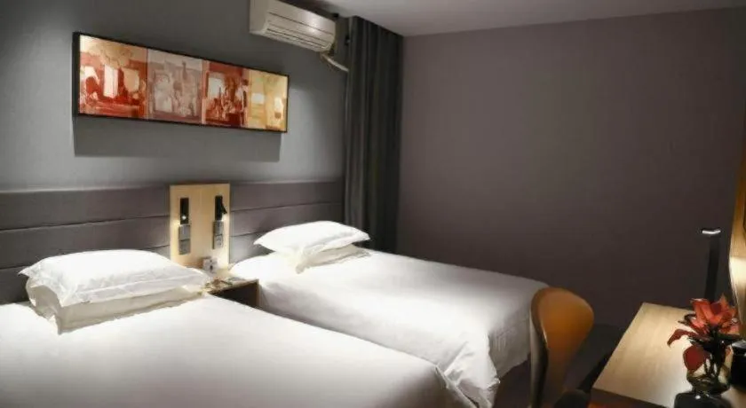 Bed in Jinjiang Inn Taizhou Huangyan Jiufeng Park